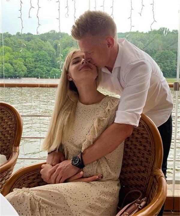 kaiyun-包含RNG引发争议！，德布劳内官方宣布重要助攻新规观众掌声雷动的词条-kaiyun