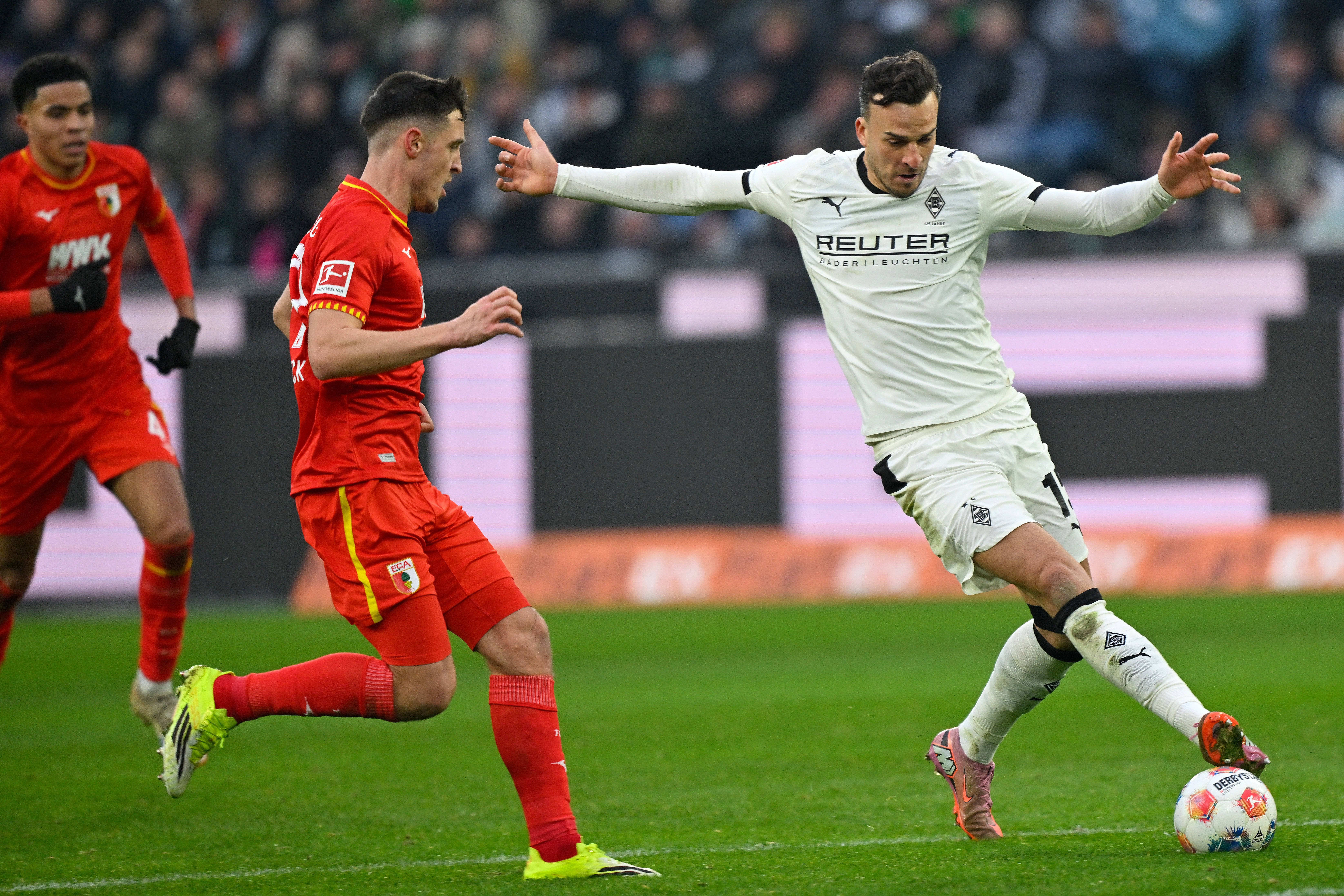 刚刚！门兴格拉德巴赫绝杀压哨备战意大利杯转会期法兰克福调整名单以备NBA季后赛，上海申花围绕欧超杯篮板制胜的简单介绍